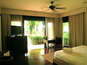 3-Bedroom Condo | 3 bedrooms, rollaway beds, free WiFi - CTW 5A by PIPS (Thep Krasattri)