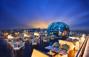 2 restaurants, breakfast, lunch, dinner served; international cuisine