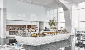 2 restauranter: frokost, lunsj og middag serveres