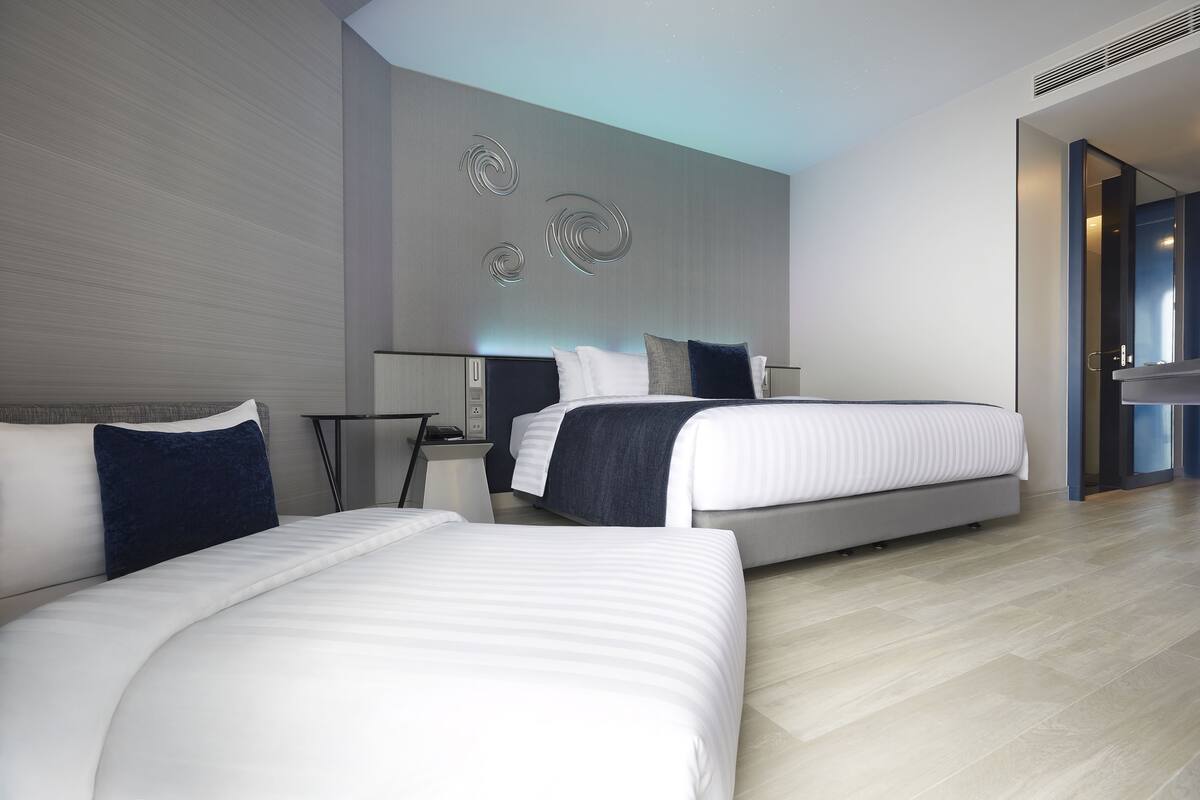 In-room safe, desk, blackout drapes, WiFi (free)