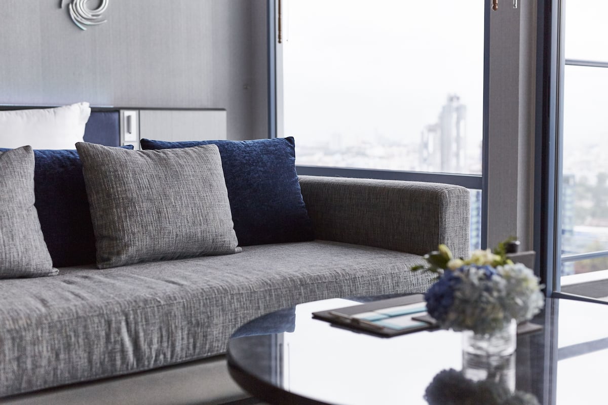 43-inch smart tv with satellite channels, tv