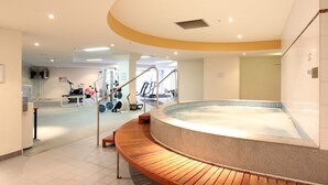Indoor spa tub