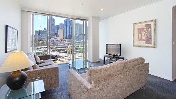 Business Apartment, 2 Bedrooms, 2 Bathrooms, River View | Living area