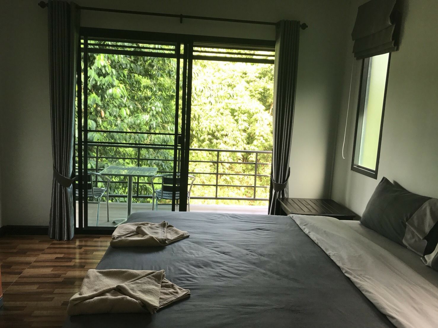 deluxe double room | 1 bedroom, individually decorated, desk, blackout curtains