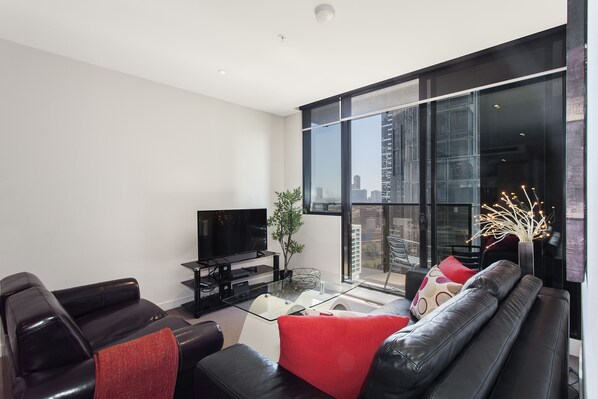 Business Apartment, 3 Bedrooms, Non Smoking | Living area