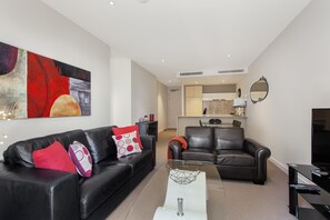 Business Apartment, 3 Bedrooms, Non Smoking | Living room