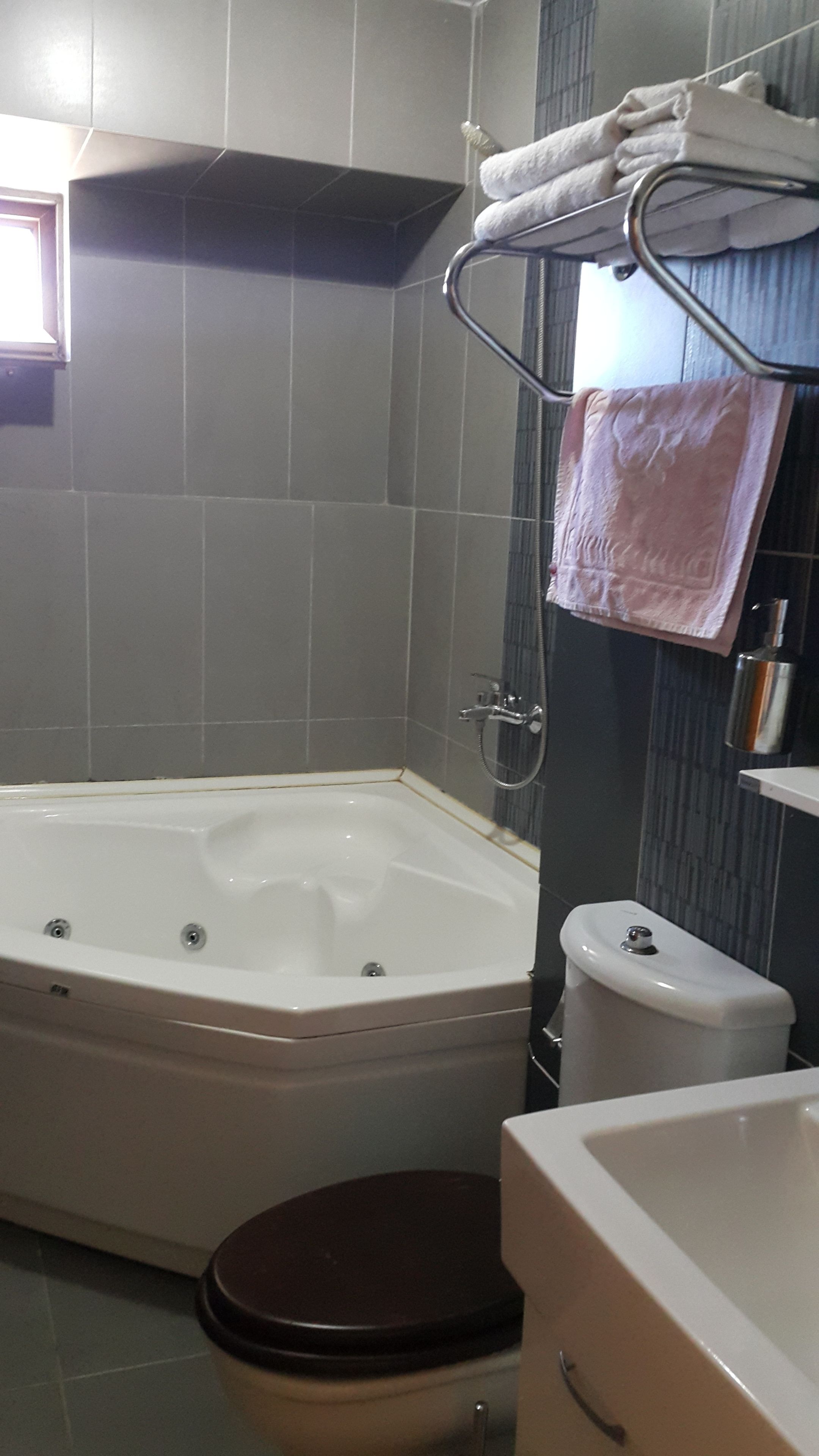 deluxe double room, jetted tub | bathroom | free toiletries, hair dryer, slippers, towels