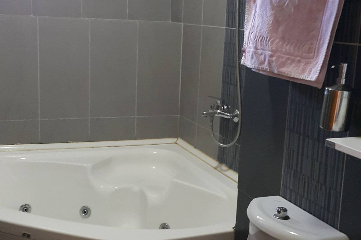 deluxe double room, jetted tub | bathroom | free toiletries, hair dryer, slippers, towels