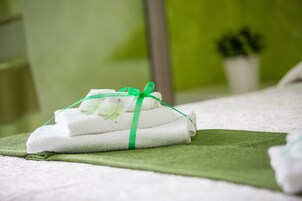 Herbergi með tvíbreiðu rúmi - svalir - sjávarsýn | Skrifborð, myrkratjöld/-gardínur, hljóðeinangrun, aukarúm