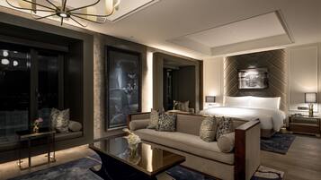 Deluxe Suite Adult Only (2 Cimer & Wonder Box is available for stays, excluding the repair period.) | Een minibar, een kluis op de kamer, verduisterende gordijnen