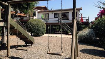 Khu vui chơi trẻ em - ngoài trời