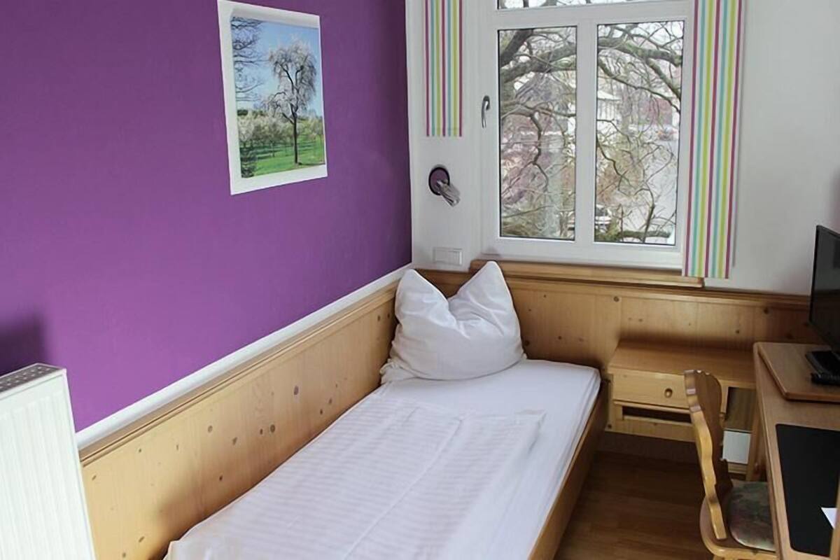 Basic Single Room | Free WiFi