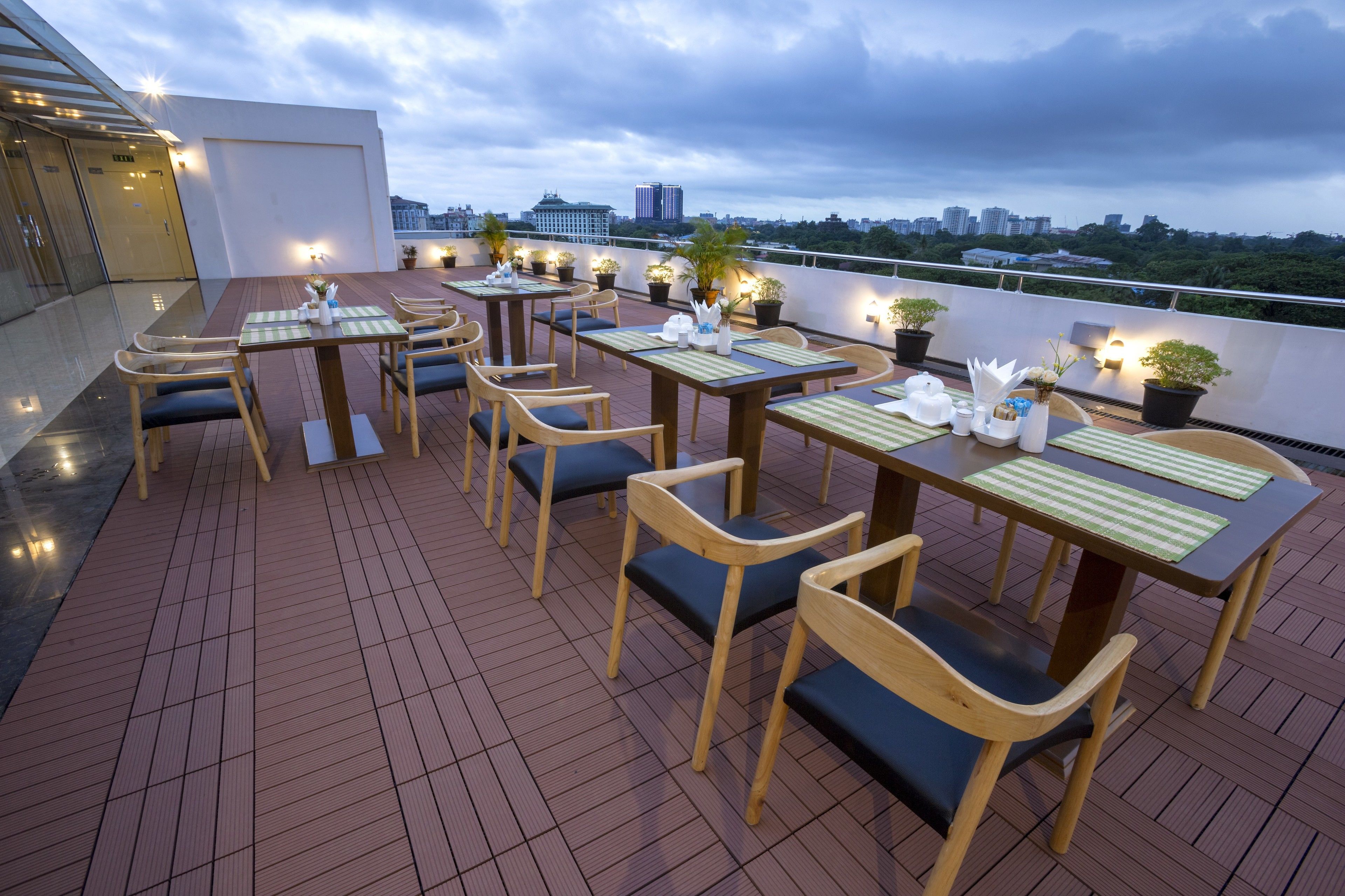 Breakfast, lunch, dinner served; Thai cuisine 