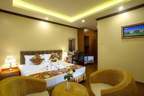 Suite | Minibar, in-room safe, desk, iron/ironing board - Virati Hotel (Yangon)