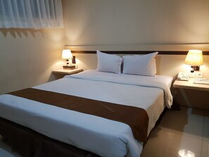 Minibar, desk, soundproofing, rollaway beds - Hotel Scarlet Kebon Kawung (Bandung)