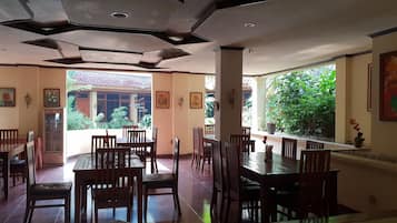 Se sirven desayunos, almuerzos y cenas