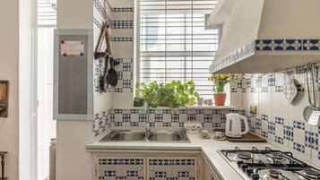 Appartement, 3 chambres | Cuisine privée | Grand réfrigérateur, four, plaque de cuisson, machine à expresso