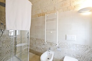 Appartamento, 3 camere da letto (Via Gennaro Maresca  40) | Bagno | Doccia, soffione a pioggia, asciugacapelli, bidet