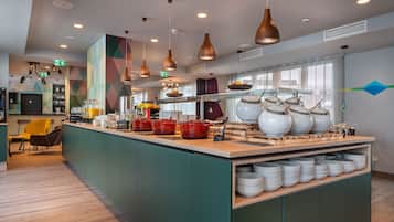 Desayuno buffet diario (EUR 19 por persona)