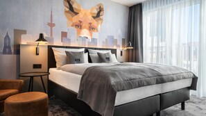 Premium Room, 1 Queen Bed | In-room safe, individually decorated, individually furnished - Holiday Inn - the niu, Charly Frankfurt City by IHG (Frankfurt)