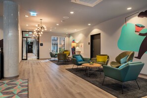 Lobby - Holiday Inn - the niu, Charly Frankfurt City by IHG (Frankfurt)