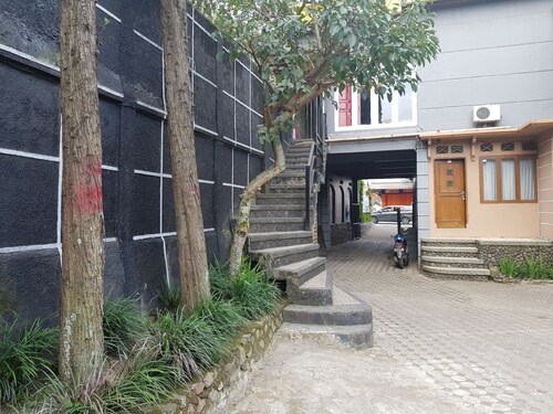 Hotel Alamanda Garut