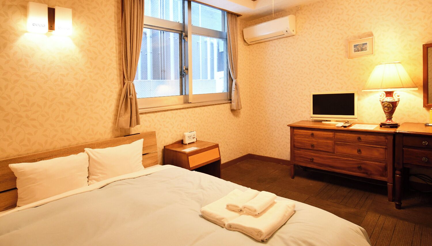 Iron/ironing board, free WiFi