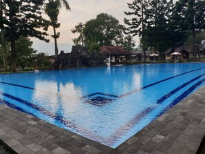 Kolam renang terbuka 