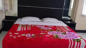 Cottage, 2 Bedrooms | Desk, rollaway beds, free WiFi