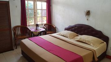 Deluxe Room | Desk, rollaway beds, free WiFi