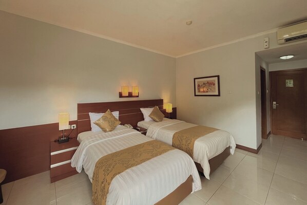 Executive Room | Desk, free WiFi, bed sheets