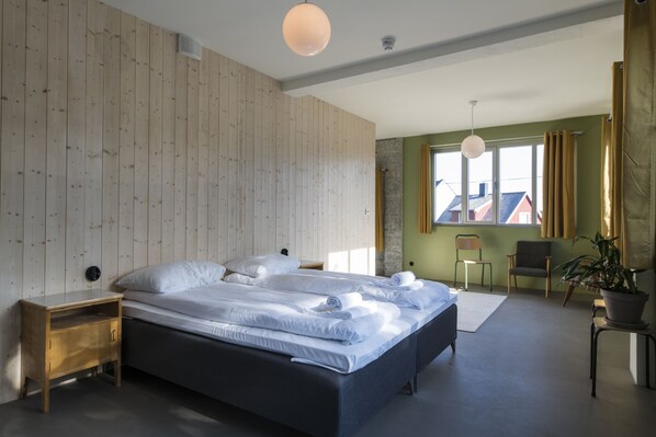 Kostenlose Babybetten, kostenloses WLAN, Bettwäsche