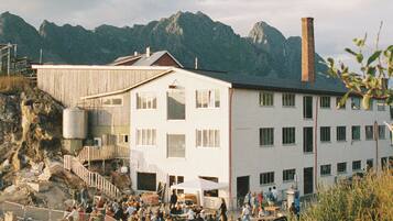 المنشأة من الخارج