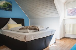 Kamar Single | Meja kerja, tirai kedap cahaya, dan setrika/meja setrika