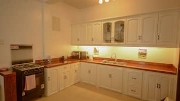 Vila | Dapur pribadi | Lemari es besar, microwave, oven, dan kompor