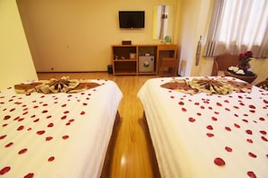 Superior Private Twin Room | Egyptian cotton sheets, premium bedding, memory-foam beds - Hotel Royal Rose (Mandalay)