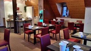 Daily buffet breakfast (EUR 6 per person)
