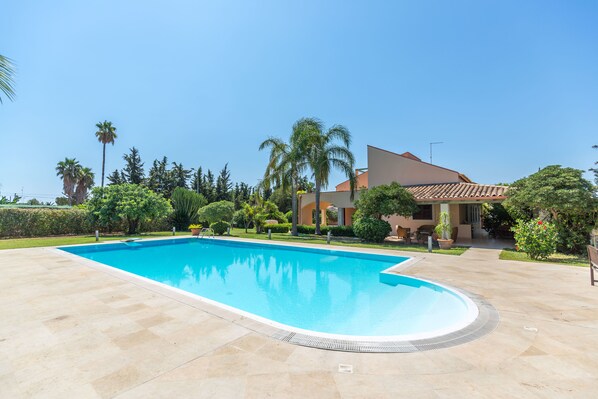 Seasonal outdoor pool