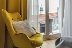 Familie-loftsleilighet, 2 soverom, terrasse | Sengetøy av topp kvalitet, blendingsgardiner og lydisolert