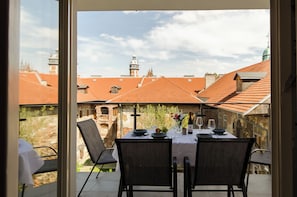 Familien-Penthouse, 2 Schlafzimmer, Terrasse | Hochwertige Bettwaren, Verdunkelungsvorhänge, schallisolierte Zimmer