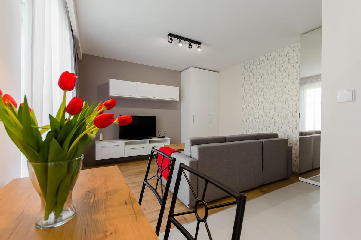 1 bedroom, premium bedding, blackout curtains, soundproofing