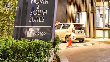 Fachada de la propiedad por la tarde o noche