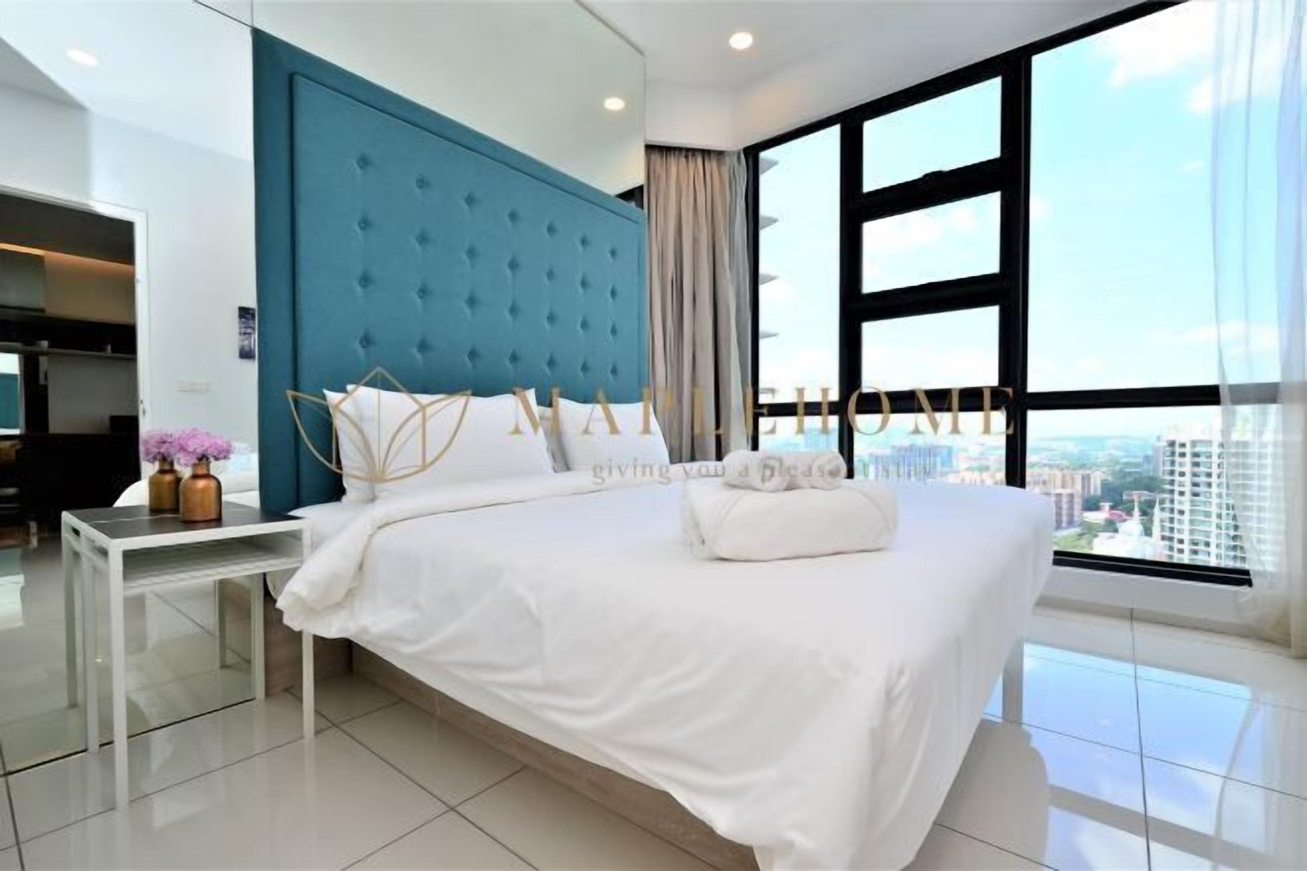 Decoración personalizada, muebles diferentes y cortinas blackout 