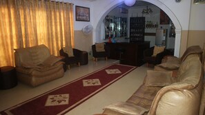 Bar (on property) - DeeGold Guest Home (Accra)