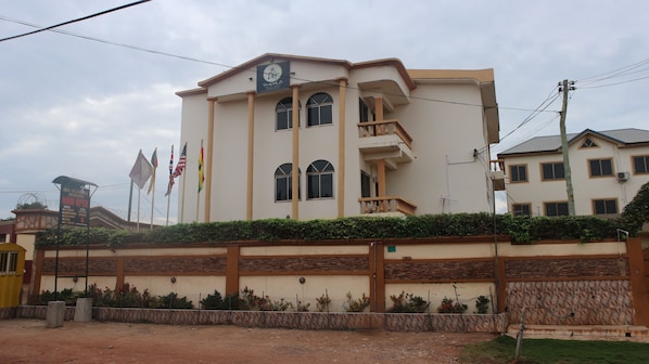 Front of property - DeeGold Guest Home (Accra)