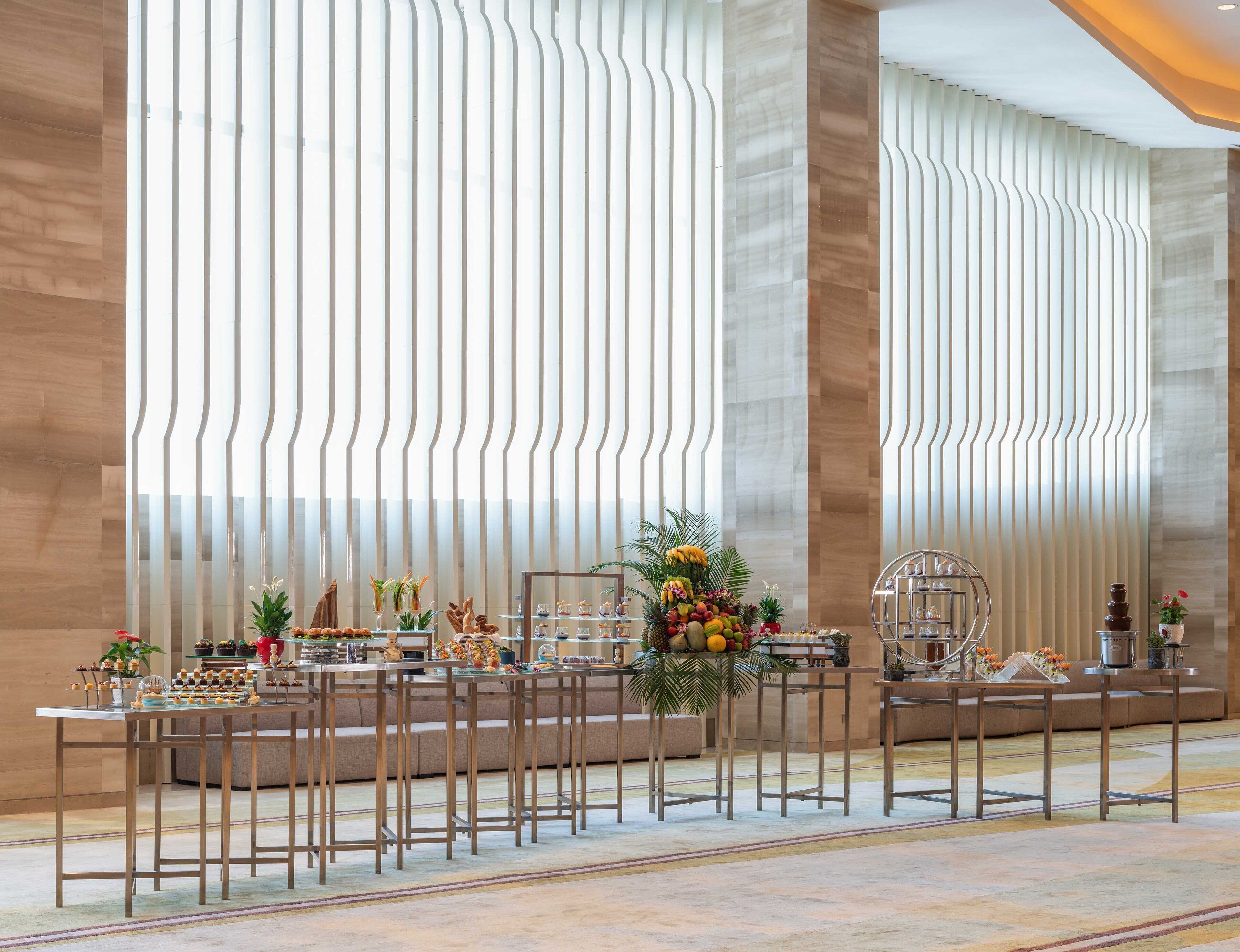 2 restaurants, breakfast, lunch served; local and international cuisine