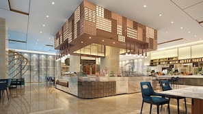 Interior moderno com área de bar central, disposição de assentos e estrutura decorativa no teto.