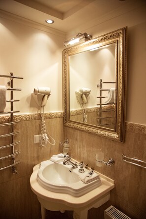 Shower, towels