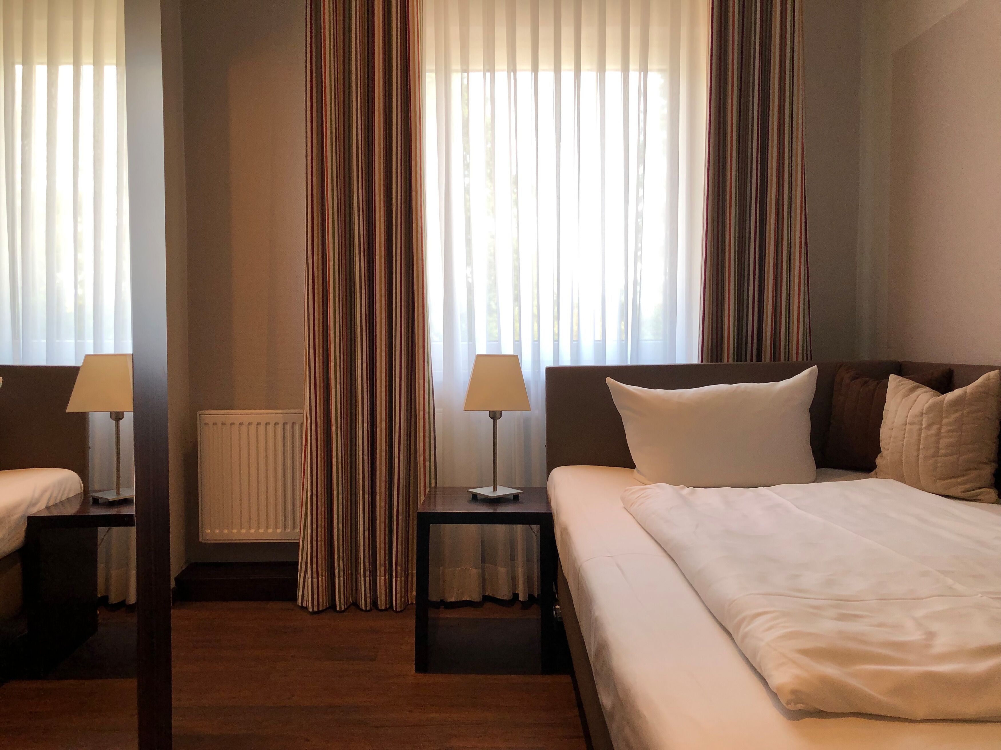 single room | desk, free cots/infant beds, rollaway beds, free wifi