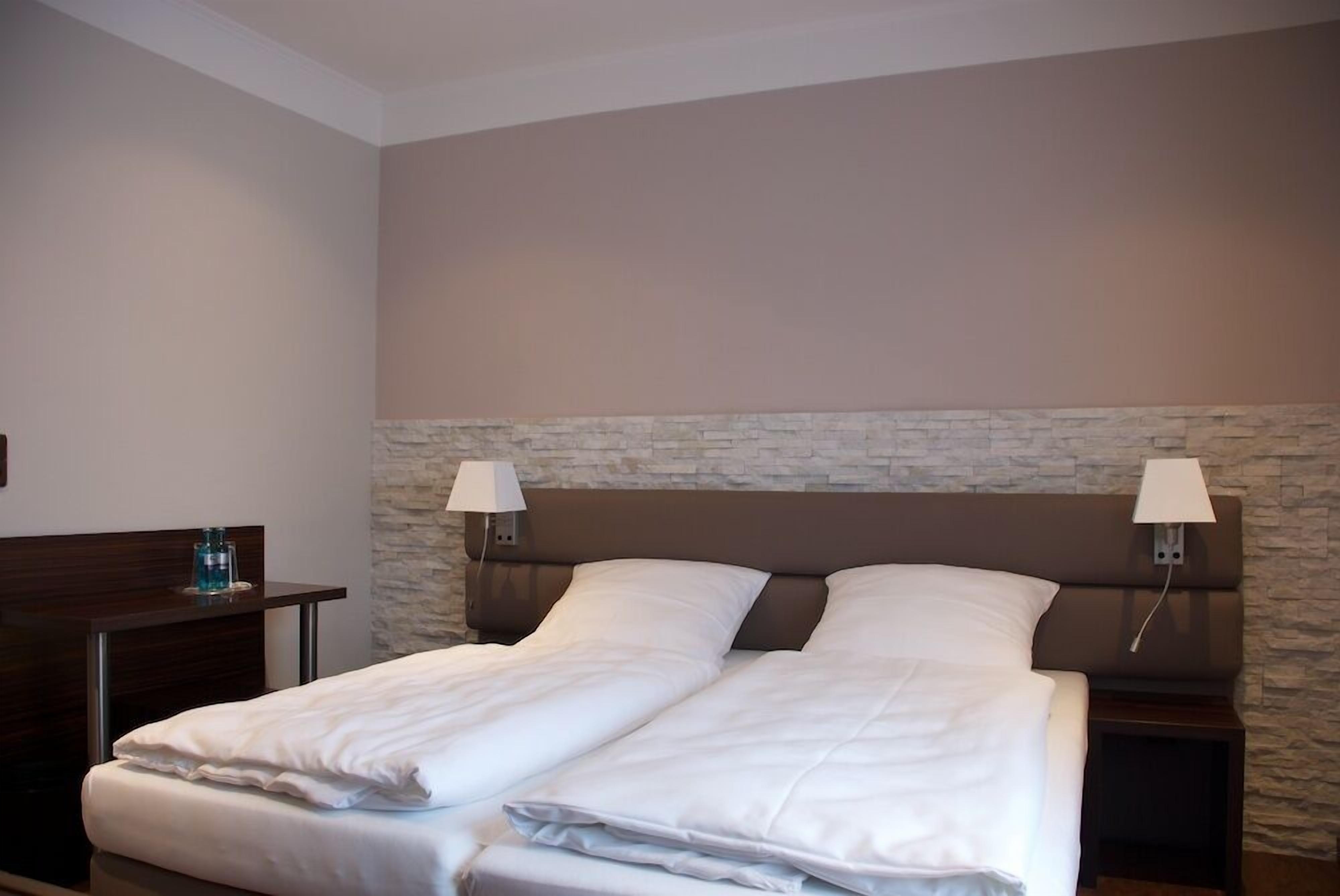 double room | desk, free cots/infant beds, rollaway beds, free wifi